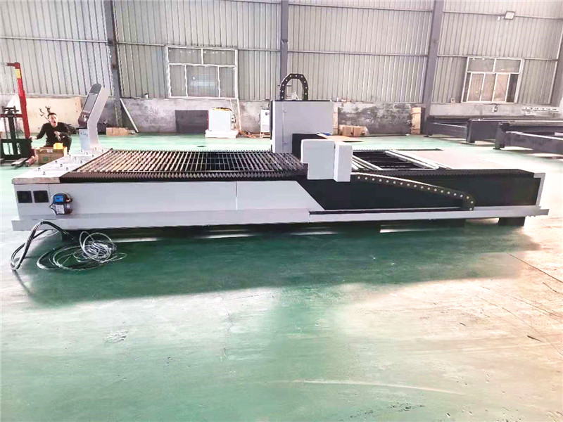 信爾臺式數(shù)控激光切割機(jī)004